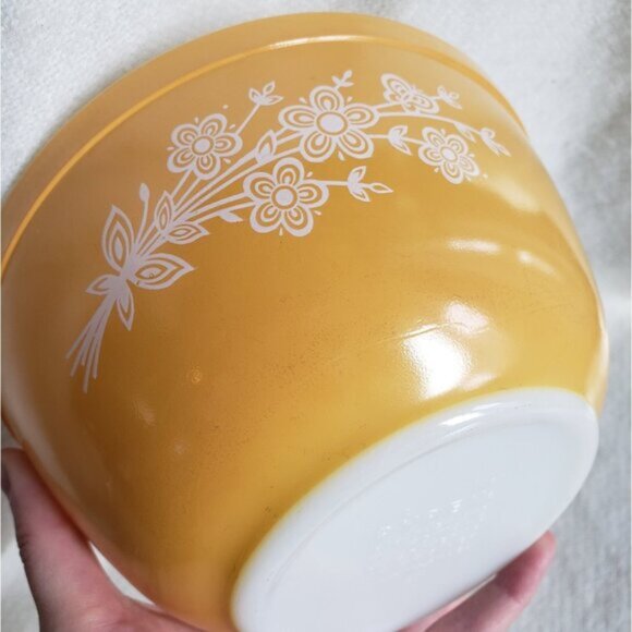 Vintage Pyrex Butterfly Gold 402 1.5L Small Mixing Bowl Yellow Retro 70s - Picture 4 of 9